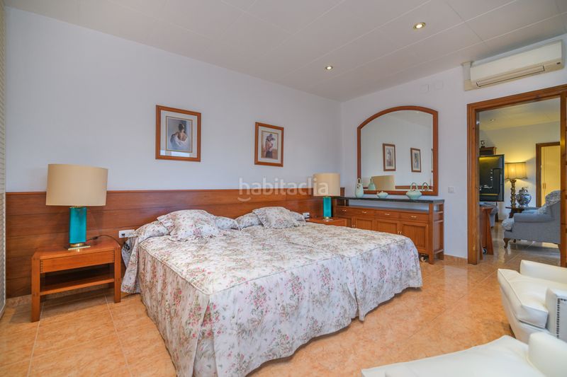 Foto b7d7d958-00eb-4d64-917b-15684fe250c6. Casa amb aparcament a Vilamarina Viladecans