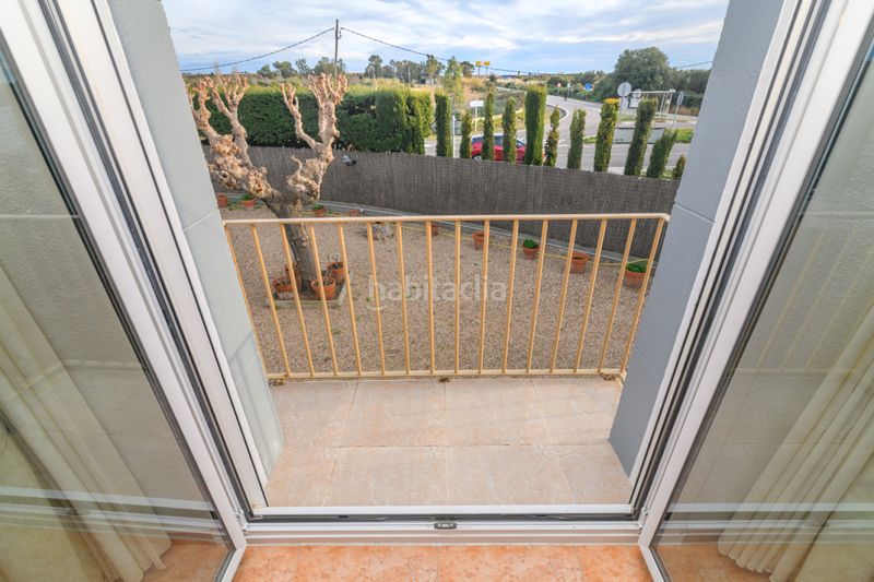 Foto cbfa64ca-8aa8-44ad-8304-7655d8578127. Casa amb aparcament a Vilamarina Viladecans
