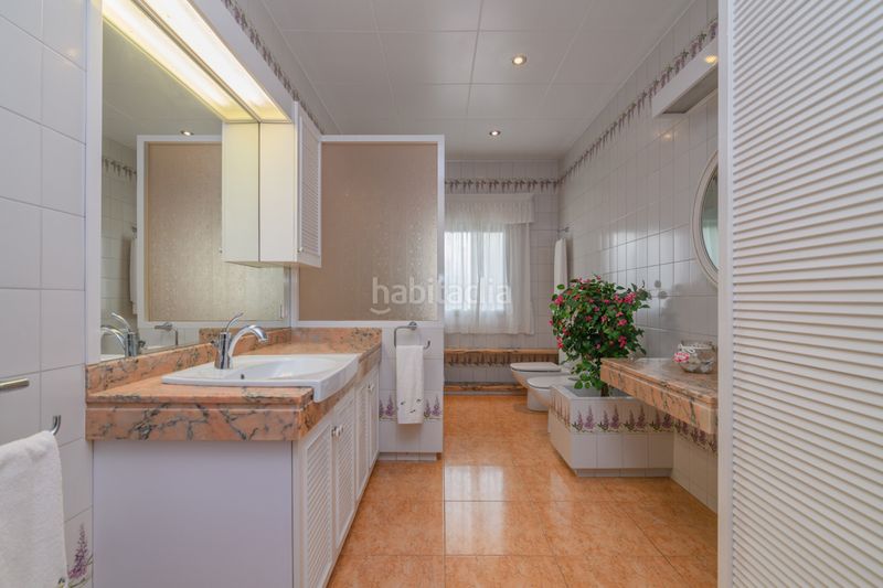 Foto ee501f2c-56a3-44f1-8b03-93bc5b9e41df. Casa amb aparcament a Vilamarina Viladecans
