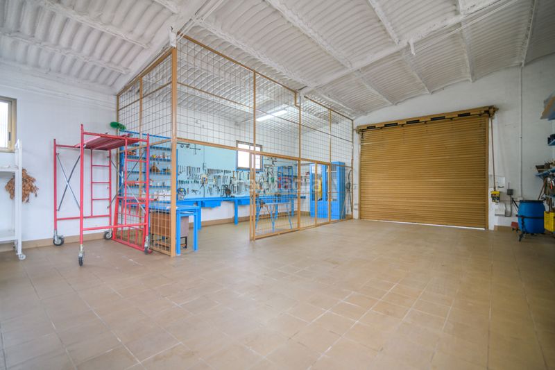 Foto f4b646f3-3823-4554-b3b6-b581d45da709. Casa amb aparcament a Vilamarina Viladecans
