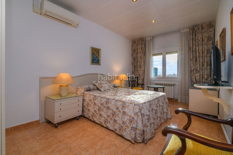 Foto fe57533e-eaae-4d90-b24a-8f4d9ba6de22. Casa amb aparcament a Vilamarina Viladecans