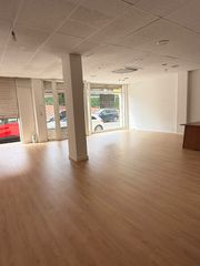 Lloguer Local Comercial  Viladecans - calle pompeu fabra. Local comercial en alquiler en viladecans  zona estratégica