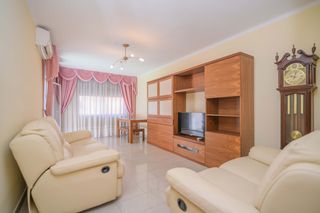 Pis  Gavarra - cristofor llargues. Amplia vivienda familiar en gavarra, cornellà  lista para entrar