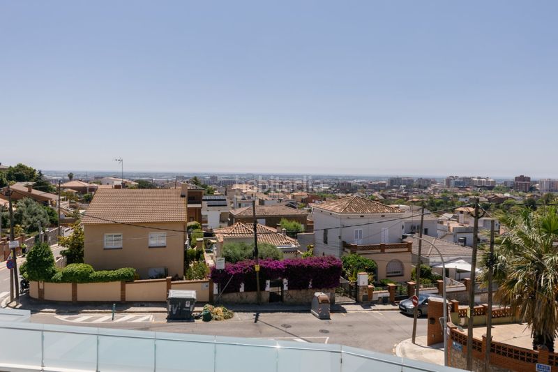 Foto 4f8a369b-94b5-4e2f-a842-bbd1537777c1. Casa amb calefacció aparcament piscina a Torrent Ballester Viladecans