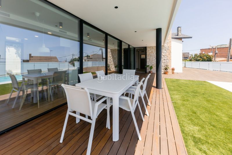 Foto b6b7ee29-8337-4b6a-9766-95fbe08e16c5. Casa amb calefacció aparcament piscina a Torrent Ballester Viladecans
