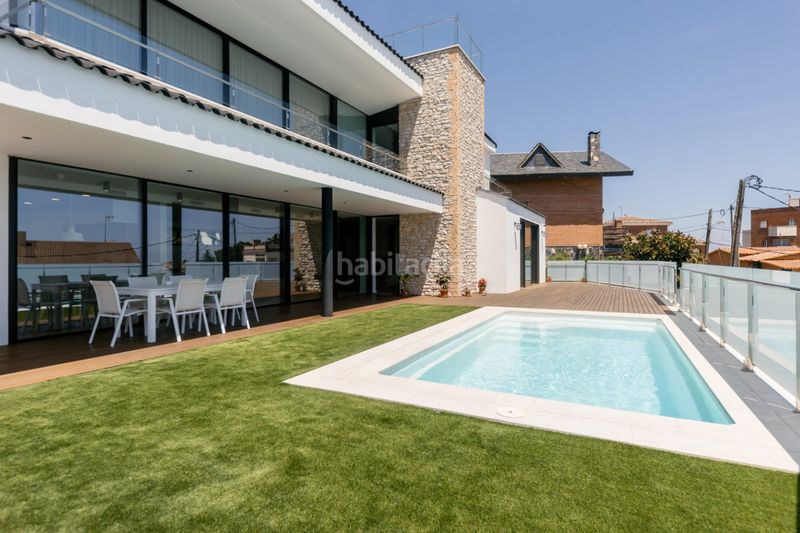 Foto c1fd1069-fab2-4542-9b52-8eceb36d665d. Casa amb calefacció aparcament piscina a Torrent Ballester Viladecans