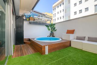 Pis  Viladecans - cl pere iii. Exclusiva planta baja seminueva con piscina privada en parque te