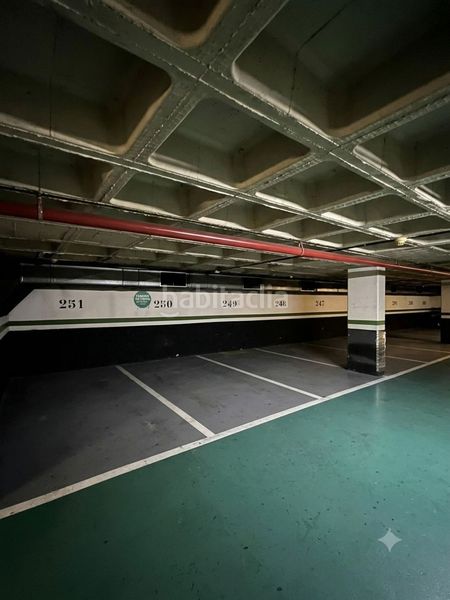 Foto c0180599-681f-4576-b571-f9d92007f782. Aparcament cotxe a Sant Ildefons Cornellà de Llobregat