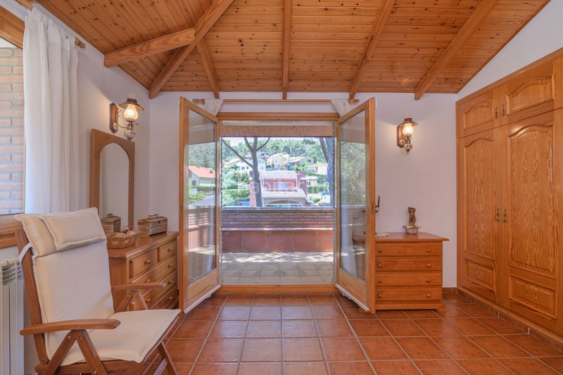 Foto f92927cd-a392-4e42-9e4d-972203227c7e. Casa amb calefacció aparcament a Begues