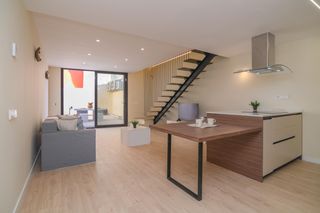 Casa aparellada a Sant Boi de Llobregat - CL VERMELL