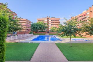 Piso  Viladecans - cl antonio machado. Piso con piscina y parking en zona parque tecnológico