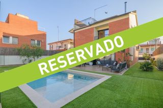 Casa  Viladecans - carrer del lliri. Espectacular vivienda independiente a cuatro vientos en albarros