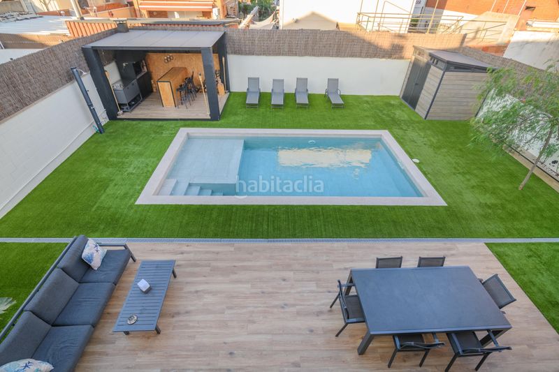 Foto 5a463d74-60aa-49a6-8648-e27e23f605eb. Casa amb calefacció aparcament a Torrent Ballester Viladecans