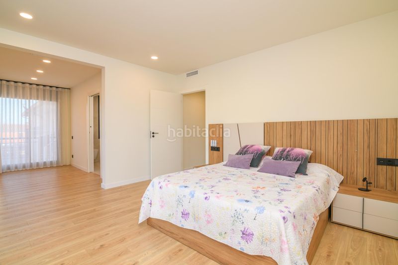 Foto a9c73423-d69c-4d17-83aa-b48f08e37c4e. Casa amb calefacció aparcament a Torrent Ballester Viladecans