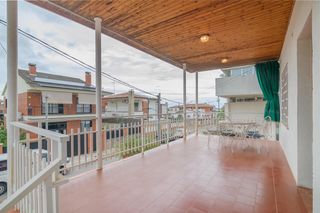 Maison  Viladecans - cl lliri. Casa independiente con parcela totalmente plana de 238 m2 en vil