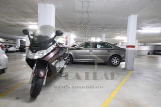 Aparcament cotxe a Perams. Plaza de parking en eixample