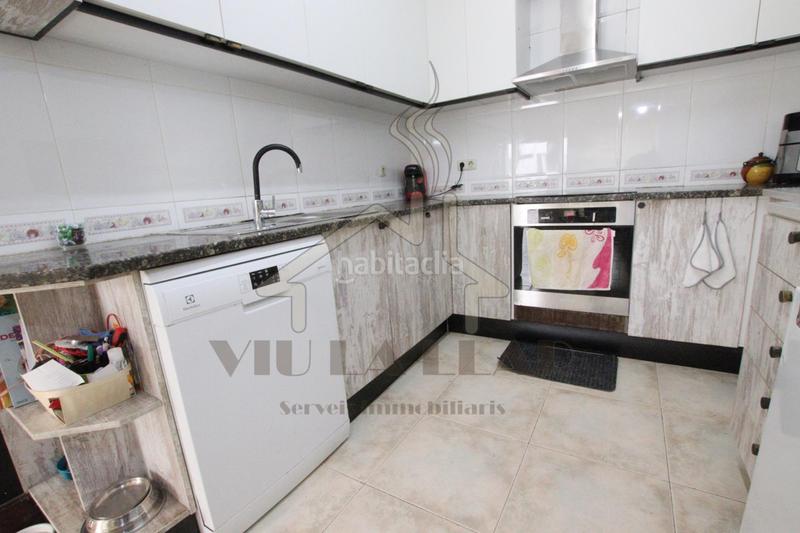 Foto b1502f5d-9ecd-4d19-86d8-197773043167. Casa aparellada a Centre Mataró