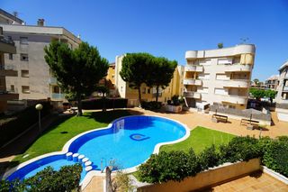 Flat in Coma-ruga Platja. Amplio piso en pleno centro con piscina y jardín comunitario, pa