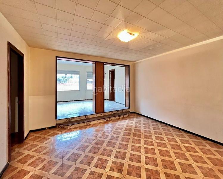 Foto 542557c2-a248-43c0-9370-06341c2b0682. Building in Plaça Catalunya Manresa