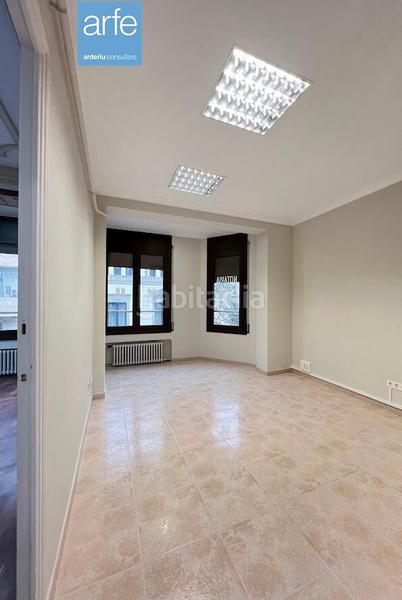 Foto a2279a37-4f16-432c-9593-3e37c87a6195. Rent office space with heating in Centre - Passeig i Rodalies Manresa