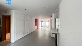 Lloguer Local Comercial a Centre - Passeig i Rodalies. Espacio comercial en edificio centro manresa