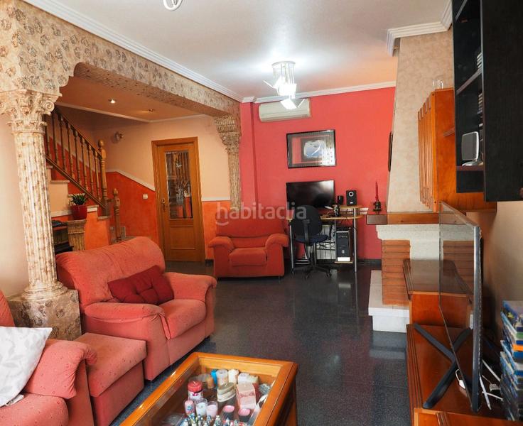 Foto 51909f40-803a-46c3-b8c1-7cb1ae29727e. Reihenhaus mit heizung parking in Petrer