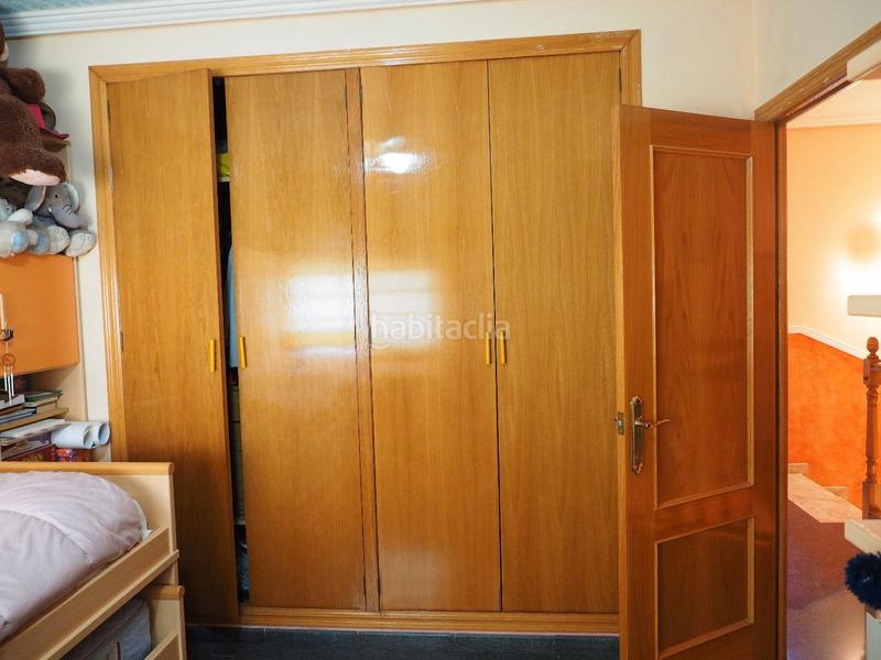 Foto 81e06618-eed6-421c-b235-346368453cb4. Reihenhaus mit heizung parking in Petrer