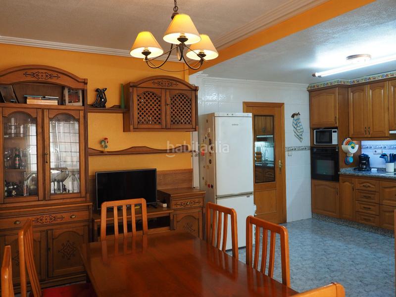 Foto affd9544-7955-4f4a-b783-6ea1f69a7138. Reihenhaus mit heizung parking in Petrer