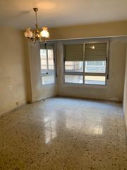 Etagenwohnung in Plaza Castelar - Mercado Central. Amplia y luminosa vivienda en elda
