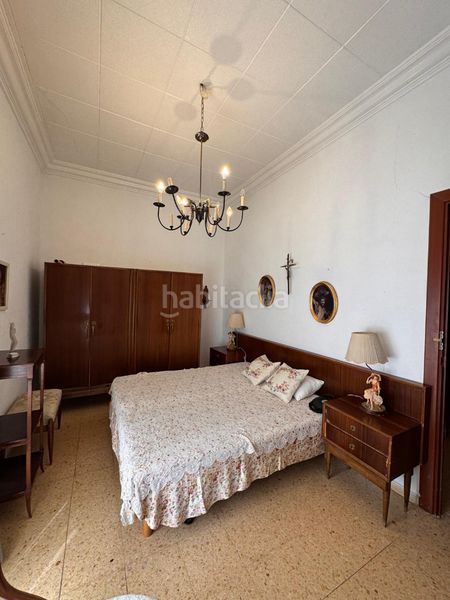 Foto 0ca22f76-5f9b-497d-a86b-a9c8a9a29052. Casa edificio en esquina con gran potencial en Plaza Castelar - Mercado Central Elda