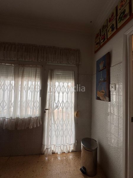Foto 411ef069-5d13-4e57-99ad-904ce851ac09. Casa edificio en esquina con gran potencial en Plaza Castelar - Mercado Central Elda