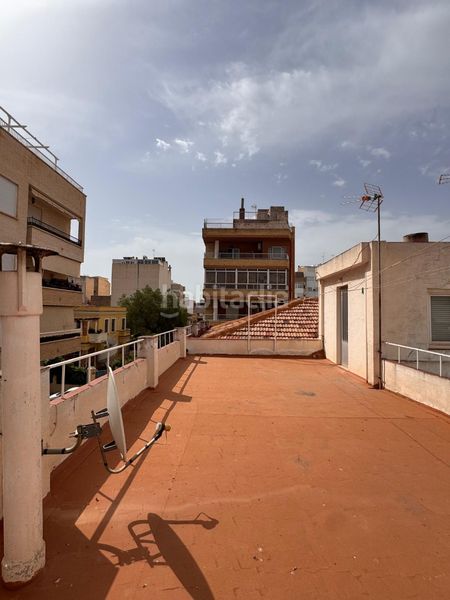Foto 81ddb29d-6daa-4892-b80d-e2b28089d115. Casa edificio en esquina con gran potencial en Plaza Castelar - Mercado Central Elda