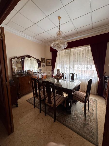 Foto b738a3a5-07ee-49b3-a1ab-0468a7428fb9. Casa edificio en esquina con gran potencial en Plaza Castelar - Mercado Central Elda