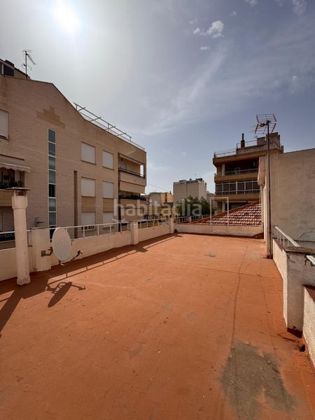Foto cebbc10b-ee8a-4d50-8408-a696b4f6f1f1. Casa edificio en esquina con gran potencial en Plaza Castelar - Mercado Central Elda