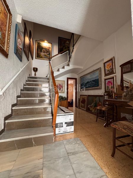 Foto d625f351-31b0-45e5-a9f0-3bb8a8a8a771. Casa edificio en esquina con gran potencial en Plaza Castelar - Mercado Central Elda