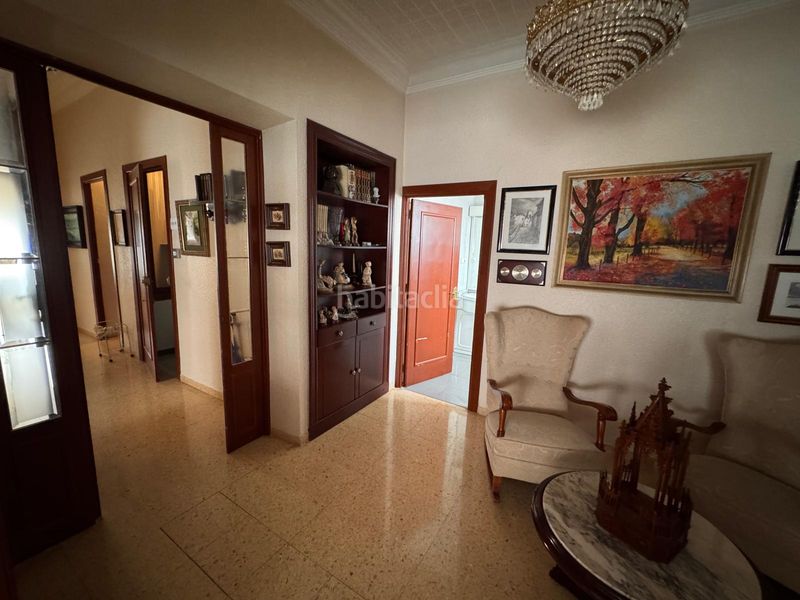 Foto f9dea6ea-5f13-4438-a4d5-4764c7649a41. Casa edificio en esquina con gran potencial en Plaza Castelar - Mercado Central Elda