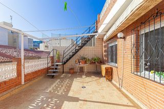 Flat in Calle de quevedo 14. Piso único  gran cochera