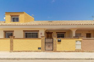Casa a Calle anacardo - la palma 23. Unifamiliar con buhardilla