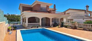 Casa a Segur de Calafell Nucli Urb. Chalet con piscina y con gran garaje