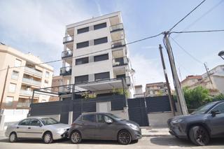 Planta baixa  Carrer d'antoni almazor. Amplia planta baja en segur de calafell