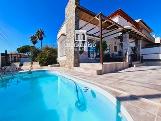 Casa  Montblanc. Espectacular casa esquinera para entrar a vivir en ubicación inm