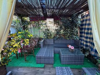 Casa a Segur de Calafell Nucli Urbà. Vivienda en adosado esquinero exclusivo con jardín de 120m y chi