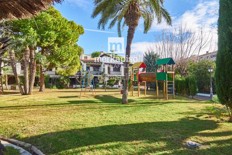 Foto 4ed009cd-223b-4929-bd68-cb5f1a6ed4b1. Casa adossada amb calefacció aparcament piscina a Calafell