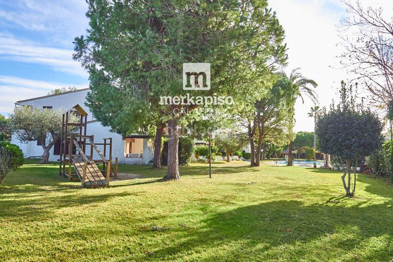 Foto daeb525b-dc79-4ae7-ad68-5513af0f4848. Casa adossada amb calefacció aparcament piscina a Calafell