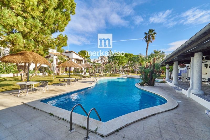 Foto ddc6a37a-540c-4e20-927c-53db2595174a. Casa adossada amb calefacció aparcament piscina a Calafell