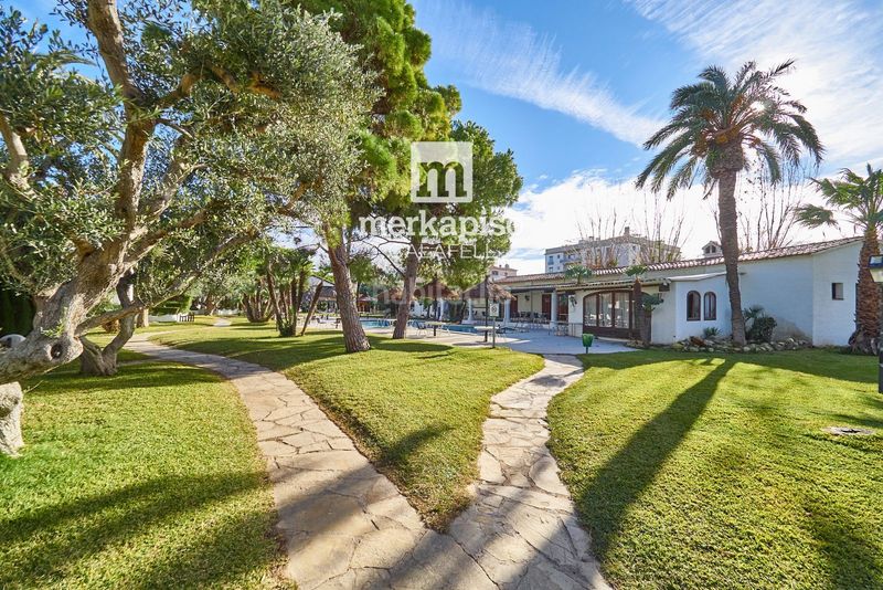 Foto ea25e20c-b24b-46a7-bd8d-a265060ea7fa. Casa adossada amb calefacció aparcament piscina a Calafell