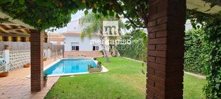 Chalet  Sant miquel de segur. Casa a cuatro vientos en el centro de segur de calafell