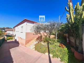 Chalet  Santa maria de montserrat. Chalet independiente con vistas al mar en segur de calafell