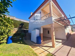 Chalet  Santa maria de montserrat. Chalet independiente con vistas al mar en segur de calafell