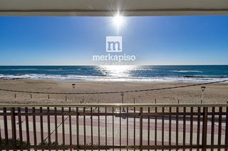 Appartement  Llevant. Espectacular piso en primera línea de mar  playa del vendrell
